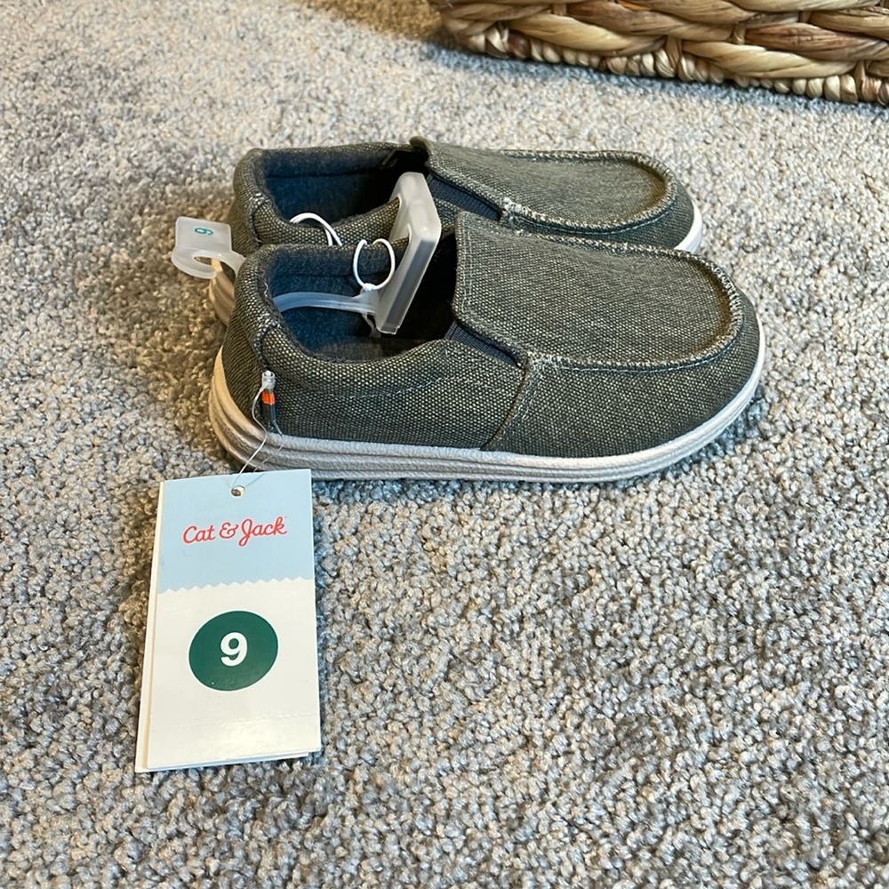 Cat & Jack, Green shoes. NWT Toddler size 9.